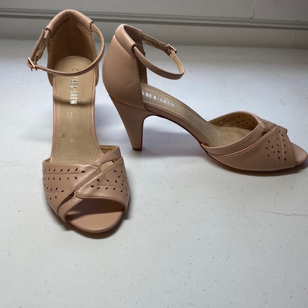Chelsea Crew Pink Beige size 40 or is 7.5
